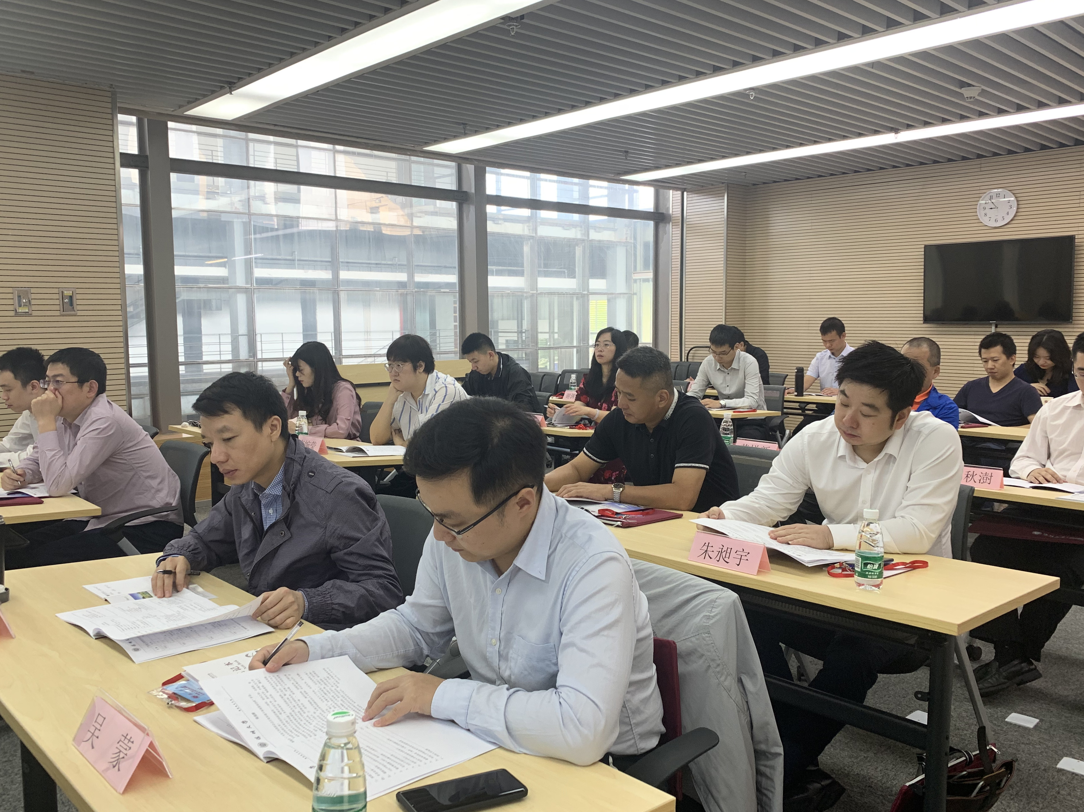 广东省政府办公厅处科级干部高校培训班圆满结束